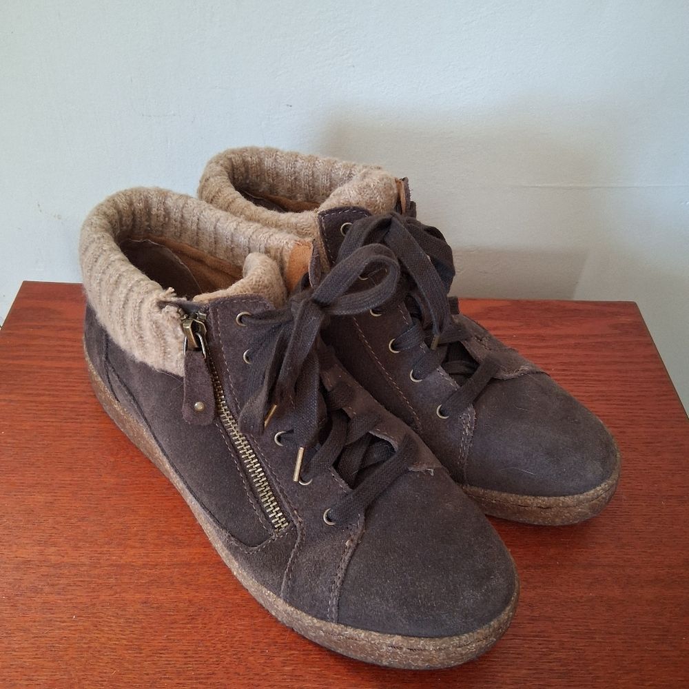 Aetrex Bonnie Arch Support Suede Sneaker with Knit Collar, Lace Up and Zipper